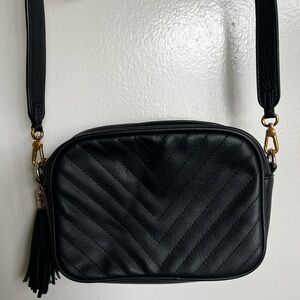 Black chevron crossbody purse !!